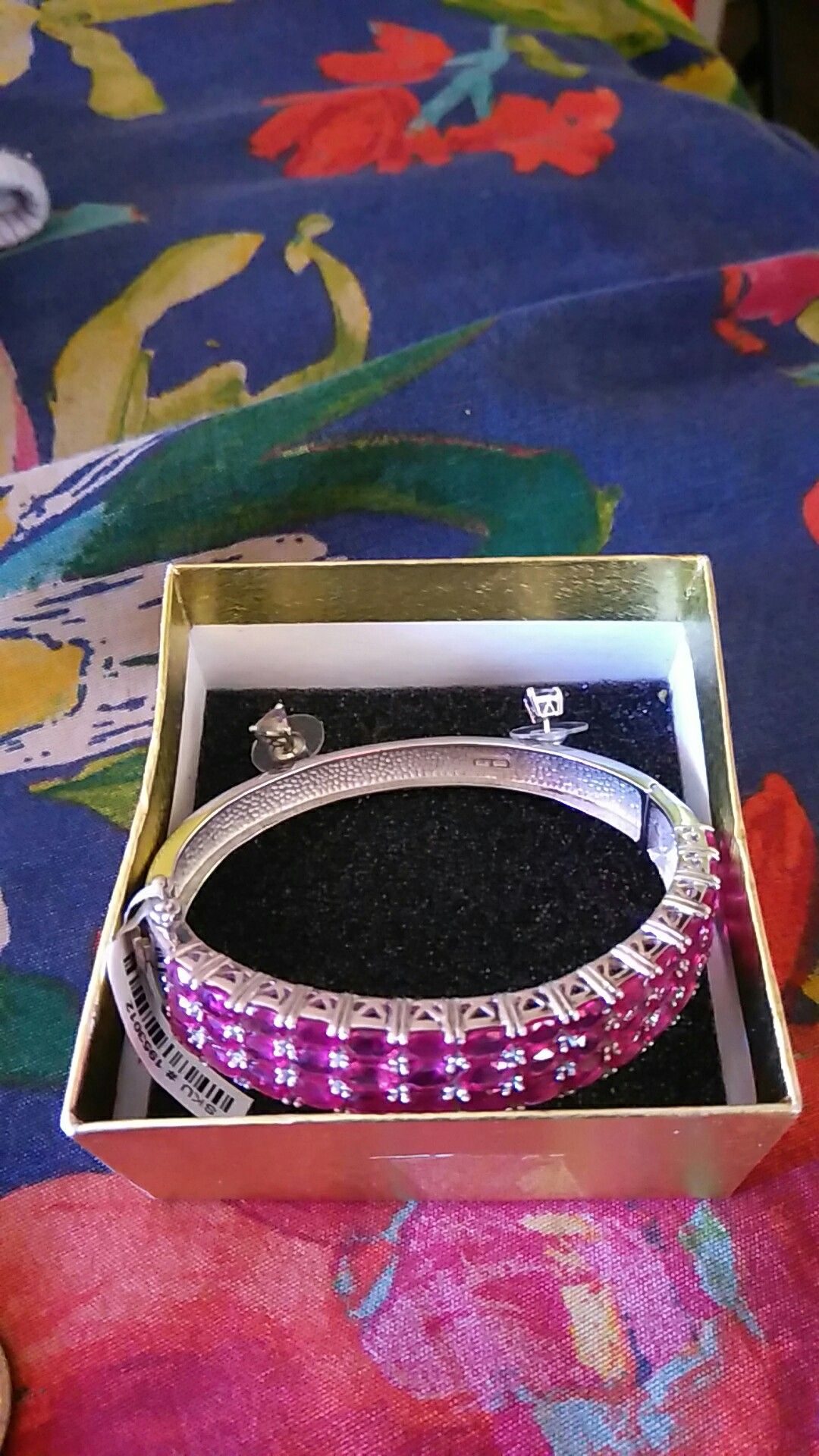 Beautiful braclet diamond cut ear rings