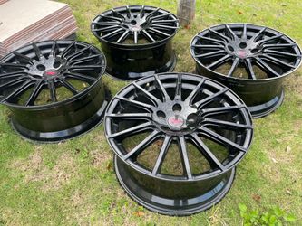 Enkei Rims black gloss 18x8.5 5x114.3 –