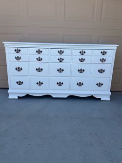 White 9-Drawers