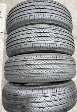 225/65/17 Michelin Selling a set of 4 tires in excellent condition š«”