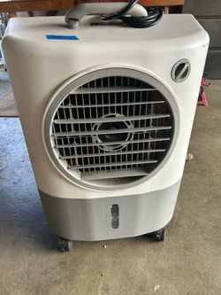 Portable evaporative cooler