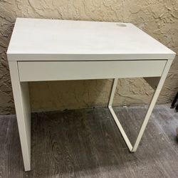 White Desk - Delivery Available For An Additional Fee - See My Other Items 😀