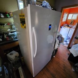 Insignia 17 Cu. Ft. White Garage Ready Convertible Upright Freezer With Energy Star Certification