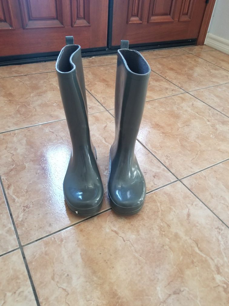 Rain Boots size 8