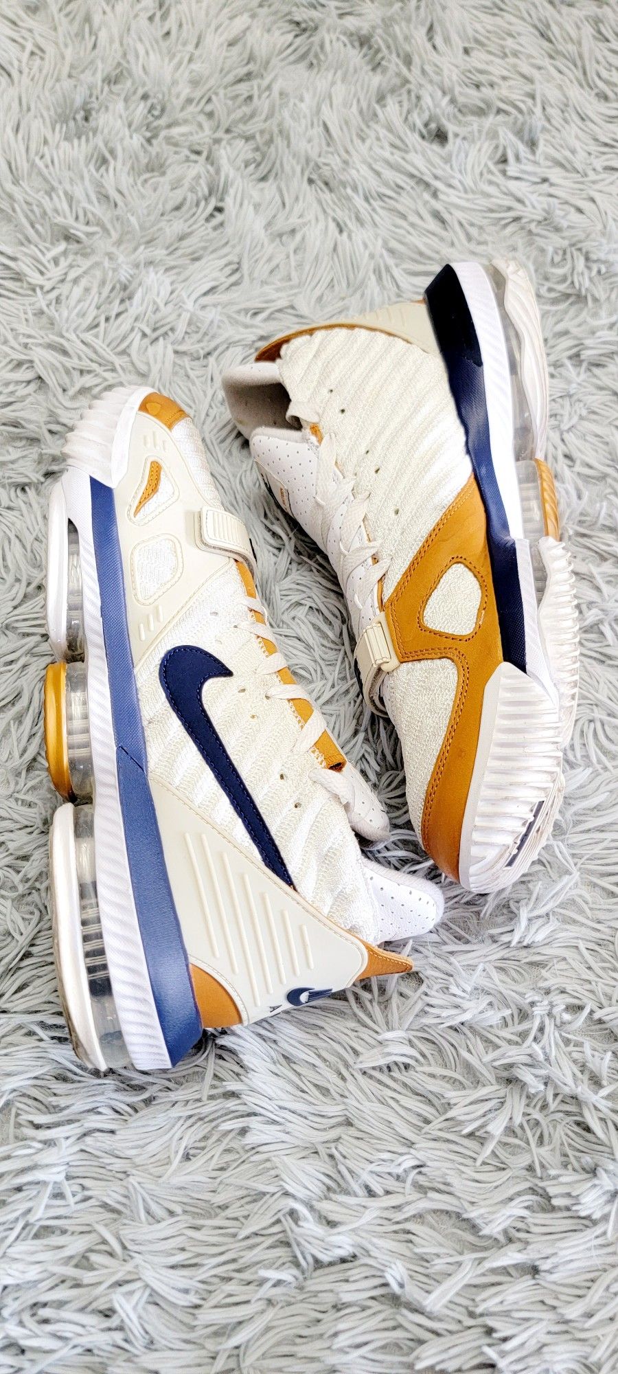 Size Nike LeBron XVI Air Trainer Medicine Ball CD7089 - Main Image