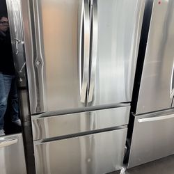 New Lg Four Door Stainless Steel Refrigerator With Indoor Water/Ice 