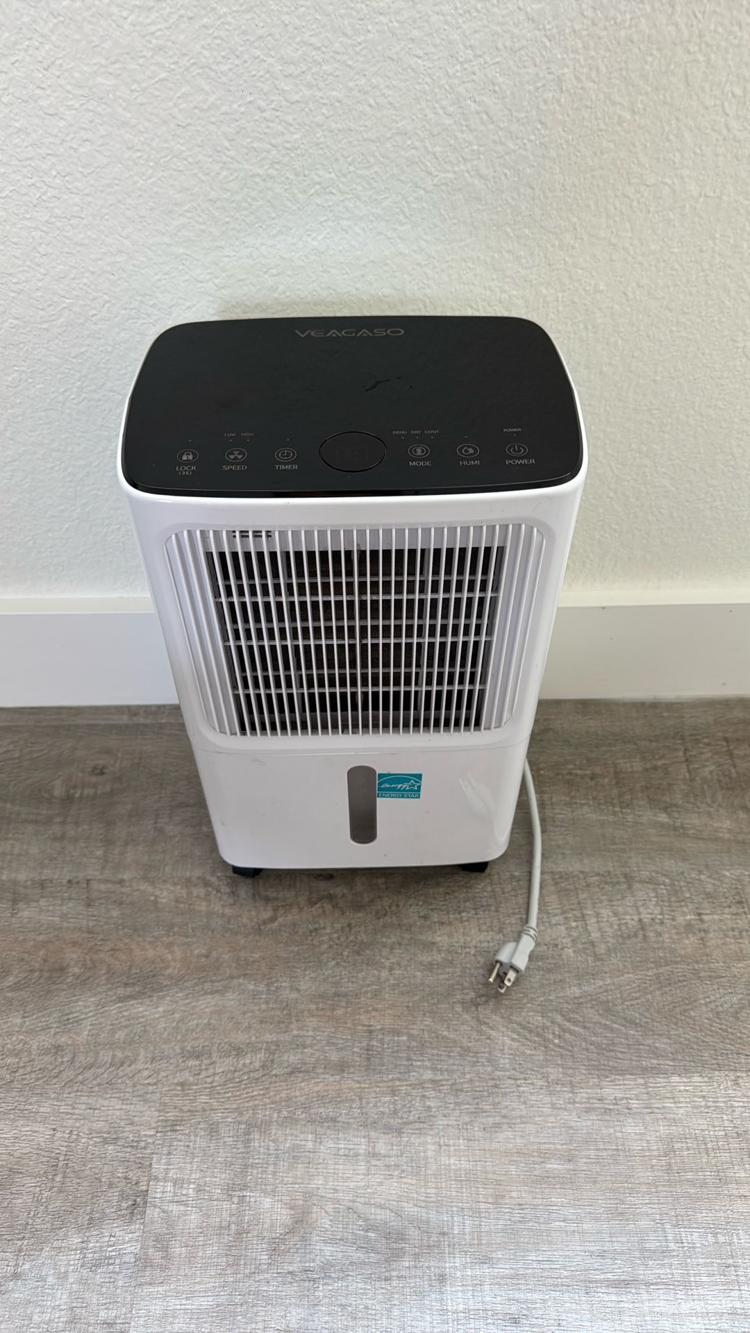 VEAGASCO DEHUMIDIFIER ( Barely Used)
