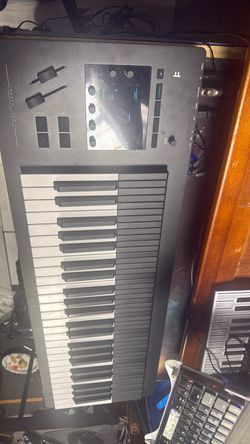 Expressive e osmose MPE keyboard synthesizer