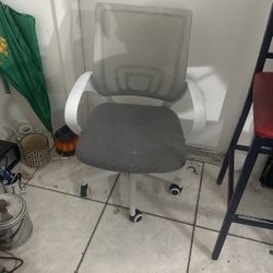 Neat Like New Ayustable Chairs Colors White And Beich 