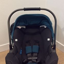 Nuna Pippa Car Seat With Base