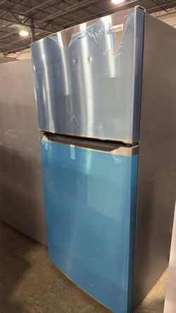 ❤️‍🔥 Fridge Frigidaire top freezer fridge $390