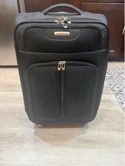Samsonite spinner carry on luggage 🧳