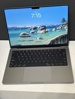 MacBook  Pro 14  2023 M3 / 1TB  ssd 8gb ram 