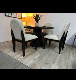 5pc solid wooden modern table set New in box  fast delivery and easy financing