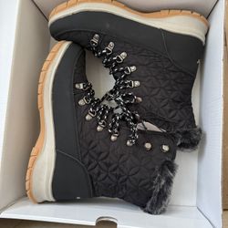 Insulated Snow Boots size 8