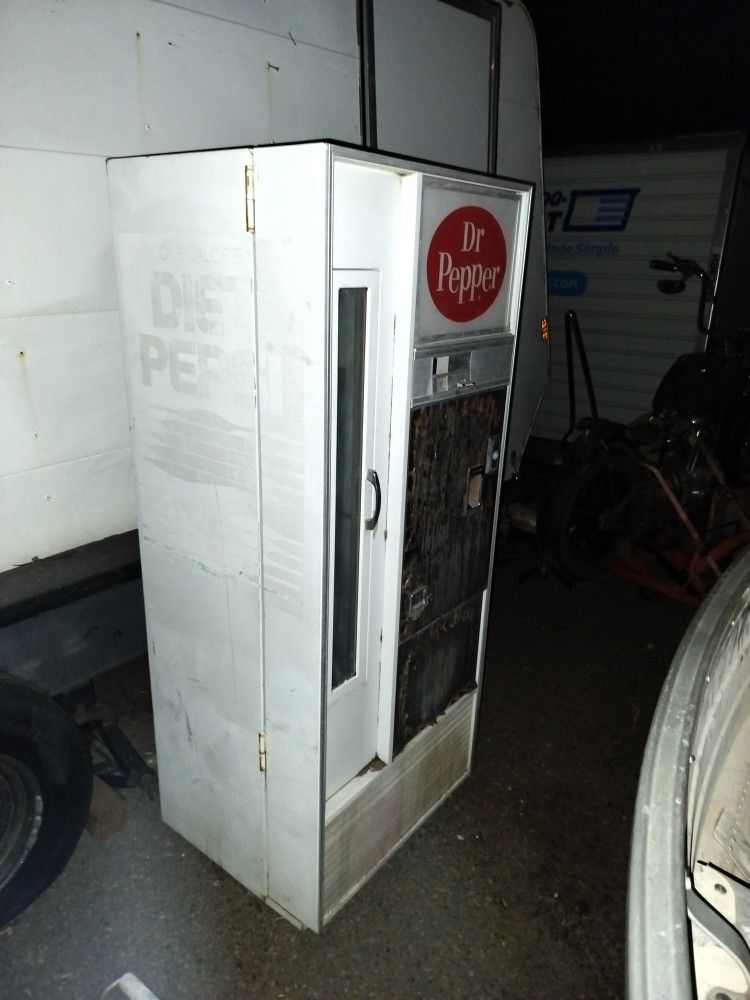 Vintage Bottle Dr Pepper Machine Circa 1960s