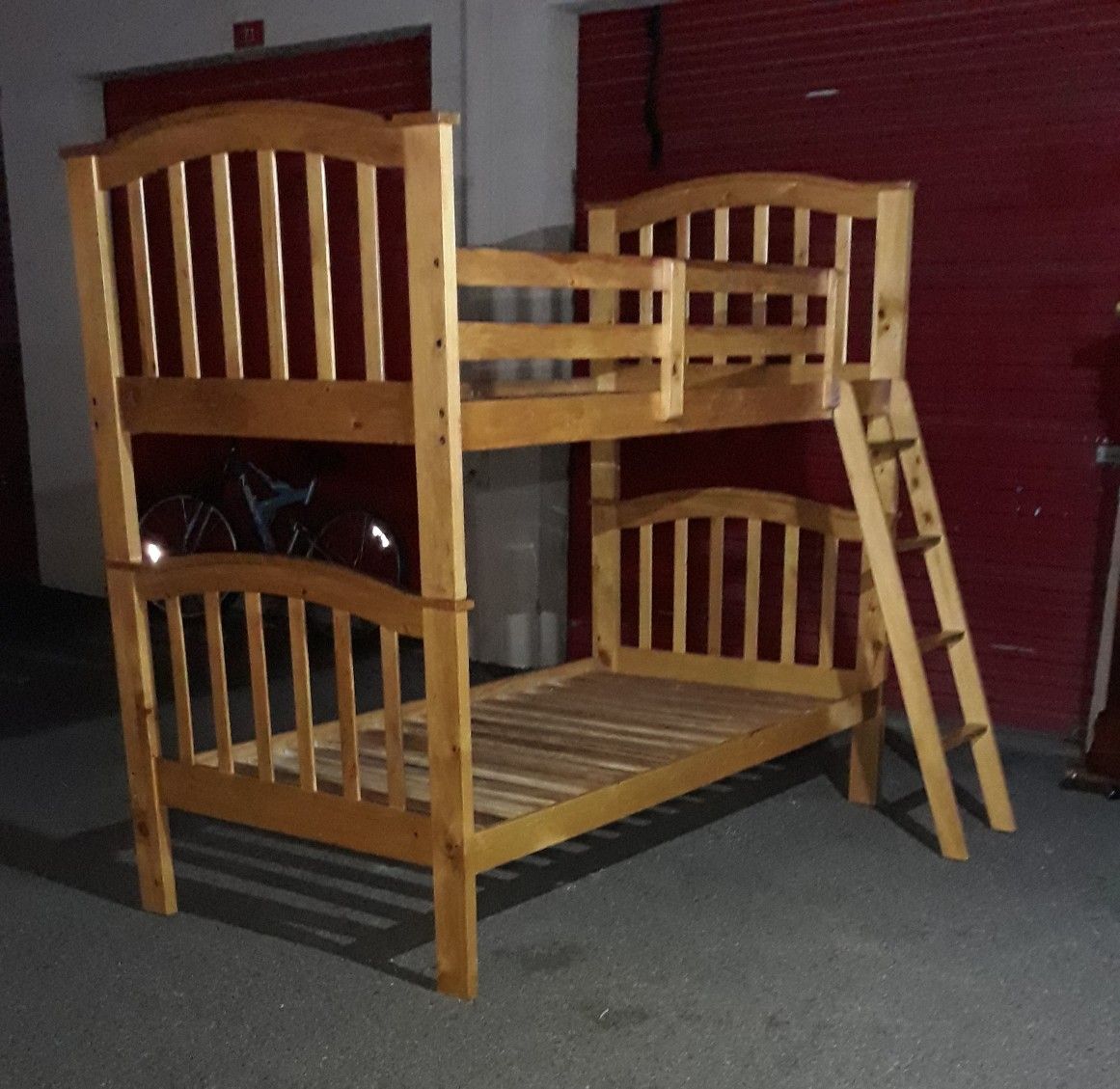 TWIN BUNK BED