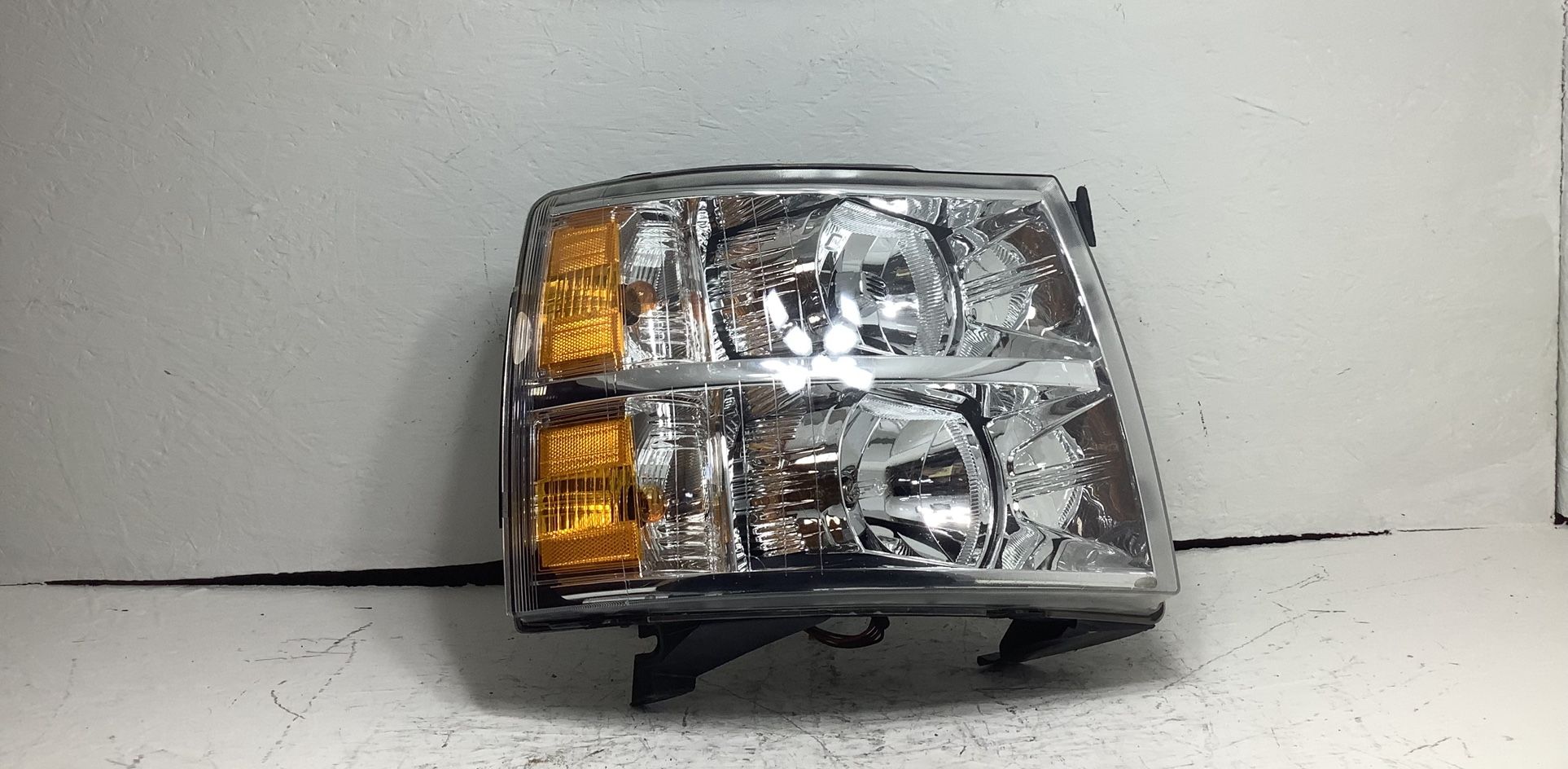 2007-2013 Chevy Silverado Right Headlight (1AA)