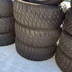 22” 4 used tires 35x12.50R22 M/T
