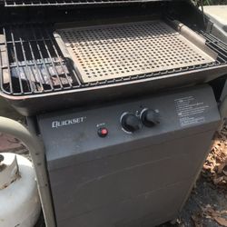 BBQ Grill - CHAR-BROIL  Good Shape, $50  Comes With One (empty) Propane Tank