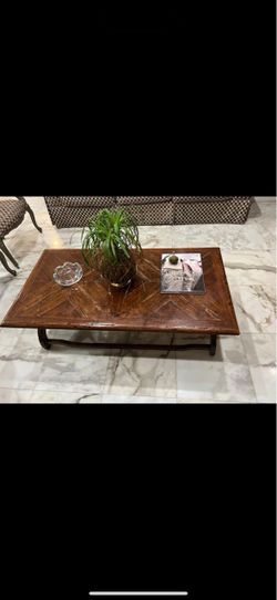 Mesa de centro de madera con marquetería estilo francés