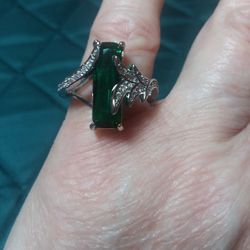 Size 8 Gorgeous Emerald Green Stone With Cubic Zirconias Ring