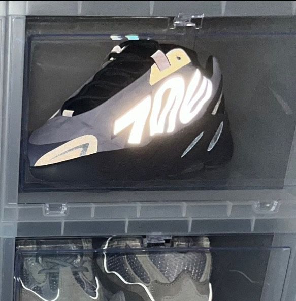 Yeezy 700 Mnvns