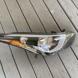 2014/1016 Hyundai Elantra SE Headlight Passenger 