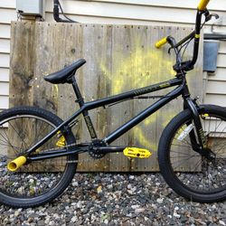 2011 Haro 200.3 BMX Bicycle