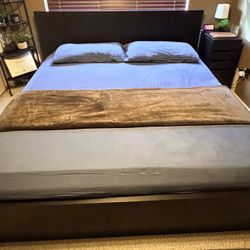 Dark brown king Bed & mattress 