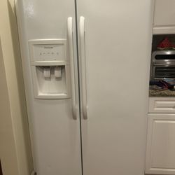 Frigedaire Refrigerator 