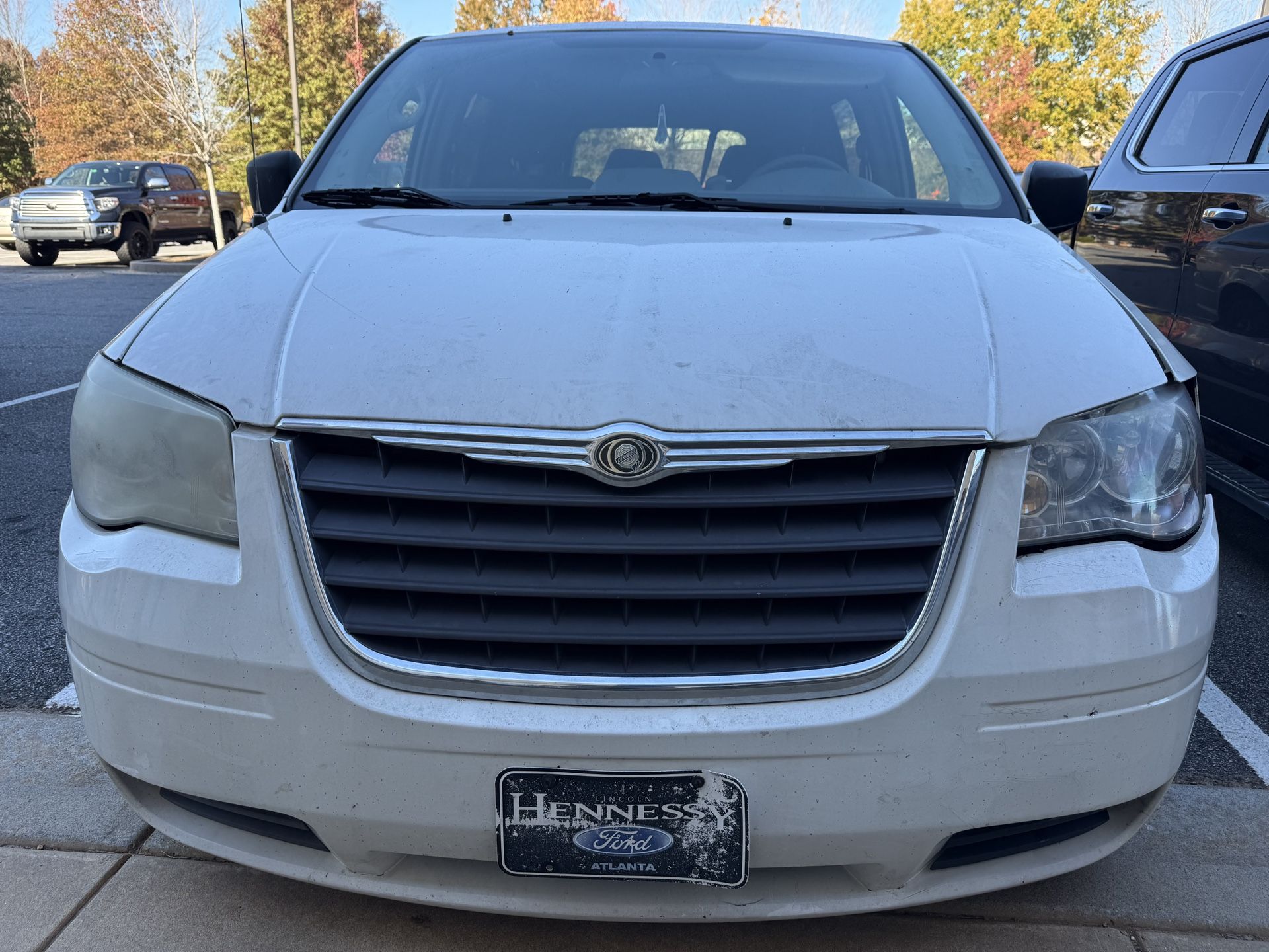 Chrysler Town And Country Minivan 7 Seater 