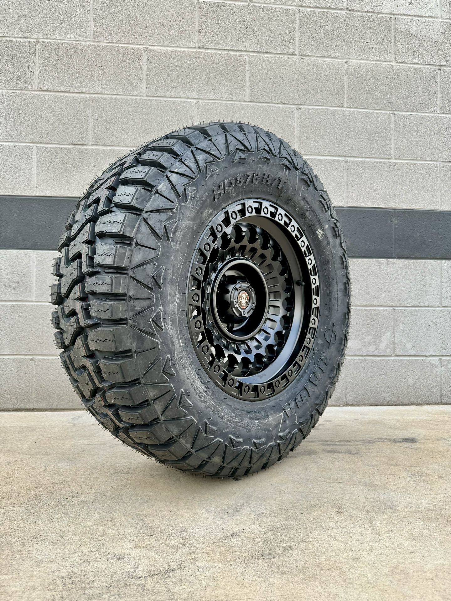 Jeep 17x9 Wheels & 33x12.50-17 Tires With Installation.