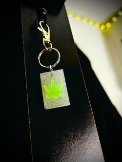 Glow In The Dark Leaf Keychains