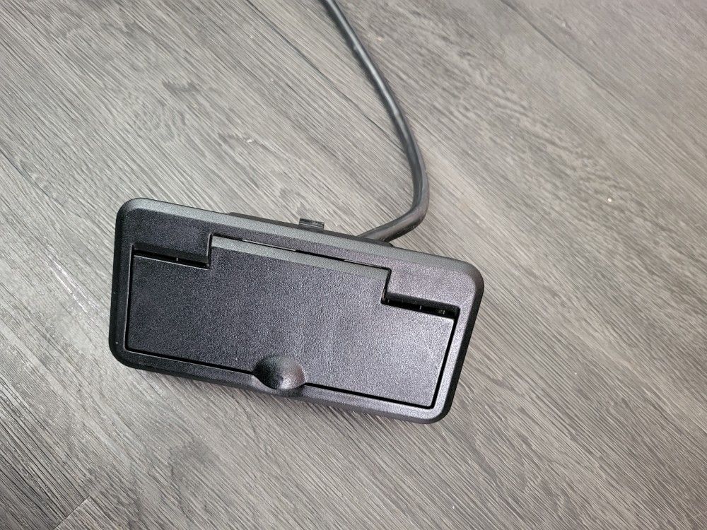 Desk Outlet