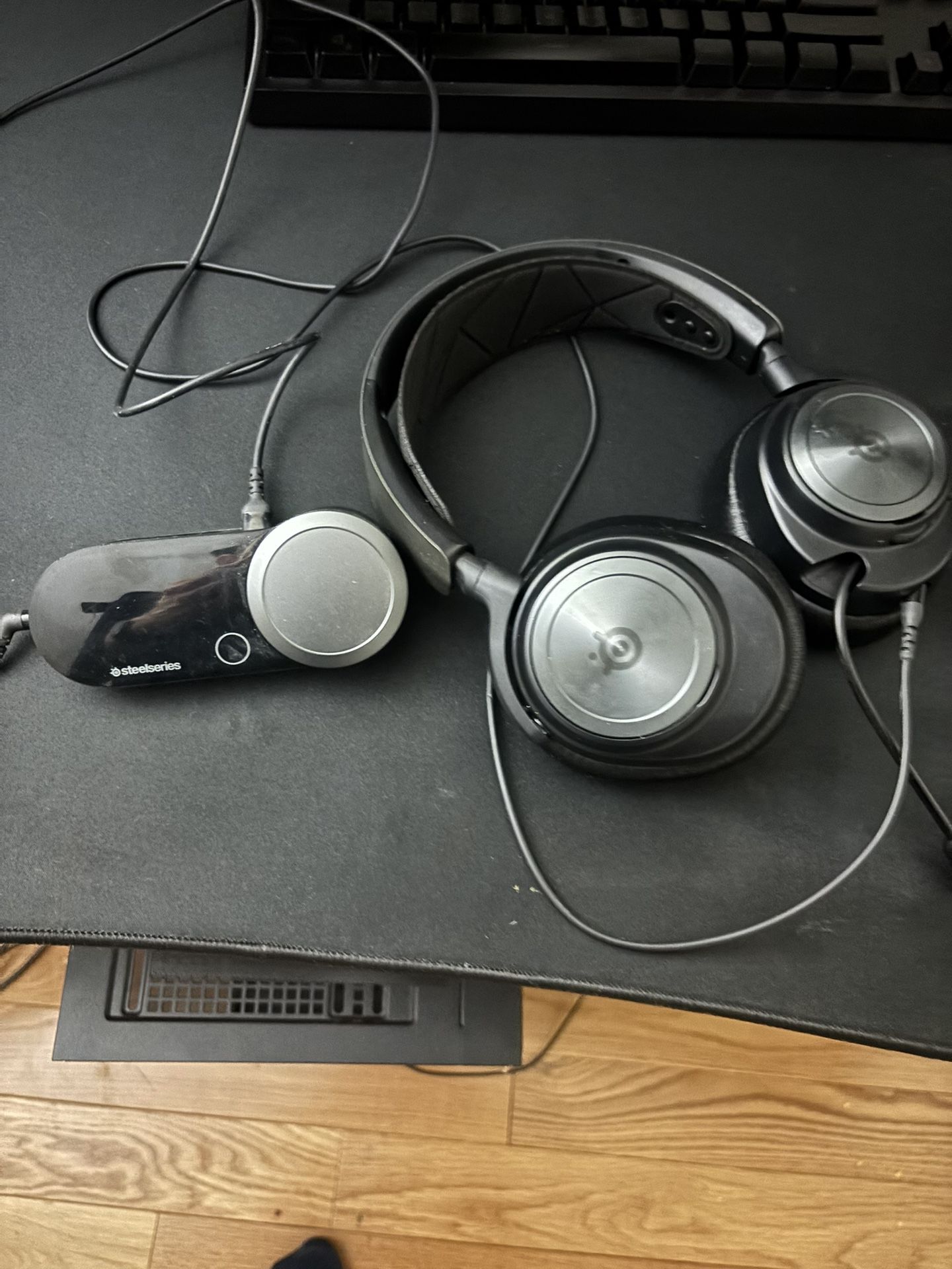 ARCTIS NOVA PRO Wired High-Fidelity Gaming Audio with Multi-System Connect