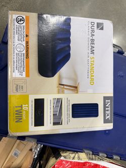 Twin sized air mattress.