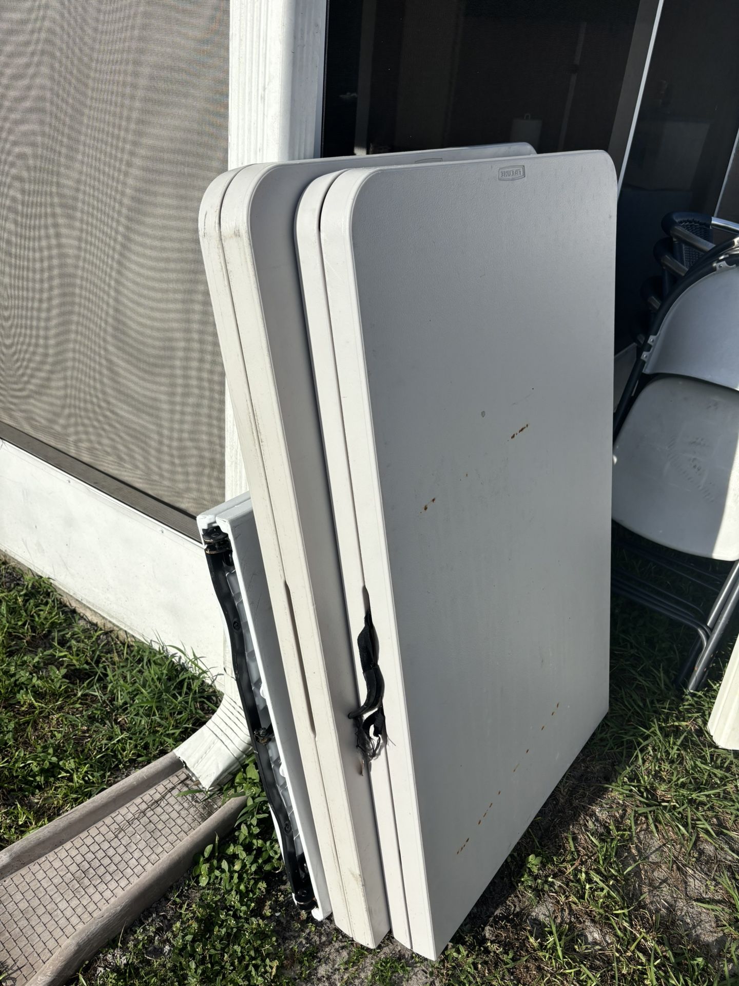 8 Ft Plastic Folding Tables