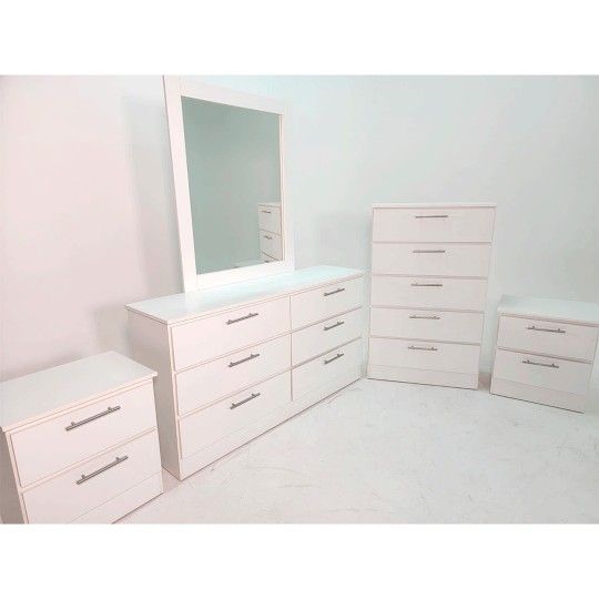 Dresser with Mirror,Chest And Two Nightstand (Comoda Con Espejo,Gavetero Y Dos Mesitas De Noche)