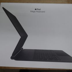 Apple Magic Keyboard for 12.9-inch iPad Pro MXQU2LL/A - BLACK. USED. TESTED. IN A GOOD WORKING ORDER