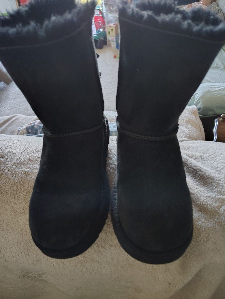 Girls Uggs Size 4