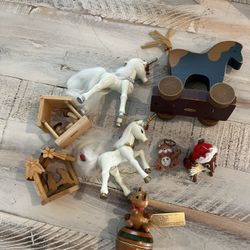 8 🎄 Vintage Christmas Ornaments & Wooden Holiday Decor Lot 🎄