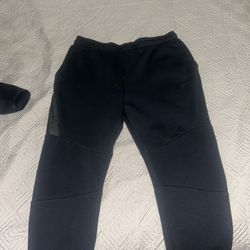 🔥 Nike Tech Fleece Pants – Size Large – BRAND NEW 🔥