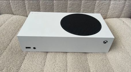 Xbox Series S w controller
