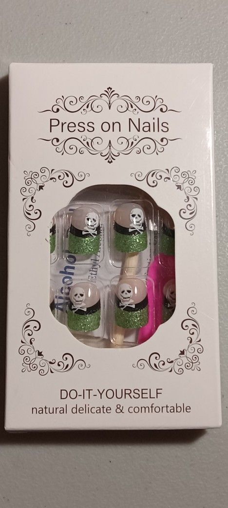 Press On Nails Cross Bones & Skull