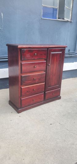 Wooden Wardrobe (Ropero De Madera)