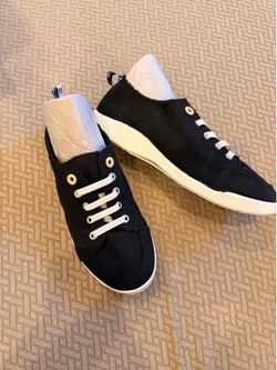 Vionic Sneakers (Size 8)