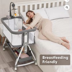 Bassinet With Extra Sheets 