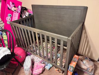 Baby Crib can make into a toddler bed