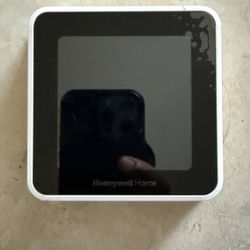Honeywell T5 7-Day Smart Wi-Fi Thermostat with Geofence Technology and Auto Changeover, Energy Star Certified New Without Box Retail: $99+Tax!!!
